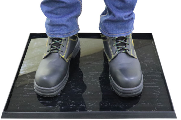 Sanitizing footbath floor mats