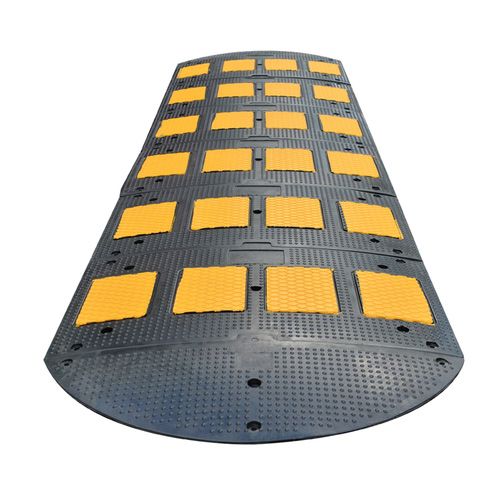 ⇒ Heavy Duty Rubber Speed Hump – Yellow / Black – Low Profile Speed Bump -  Hardware Included